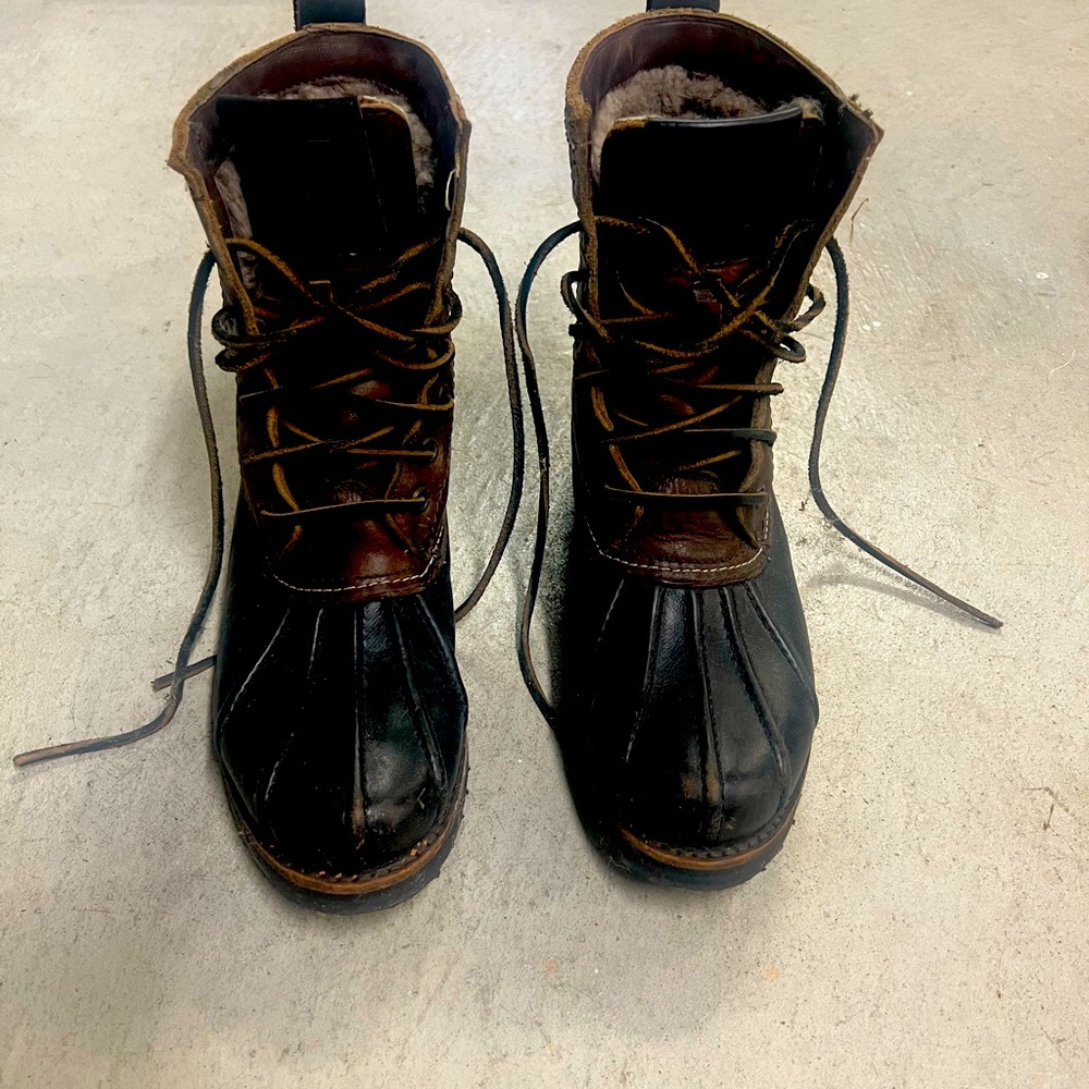 Frye Veronica Shearling Lined Leather Duck Boots
Brown/Black Suze 7